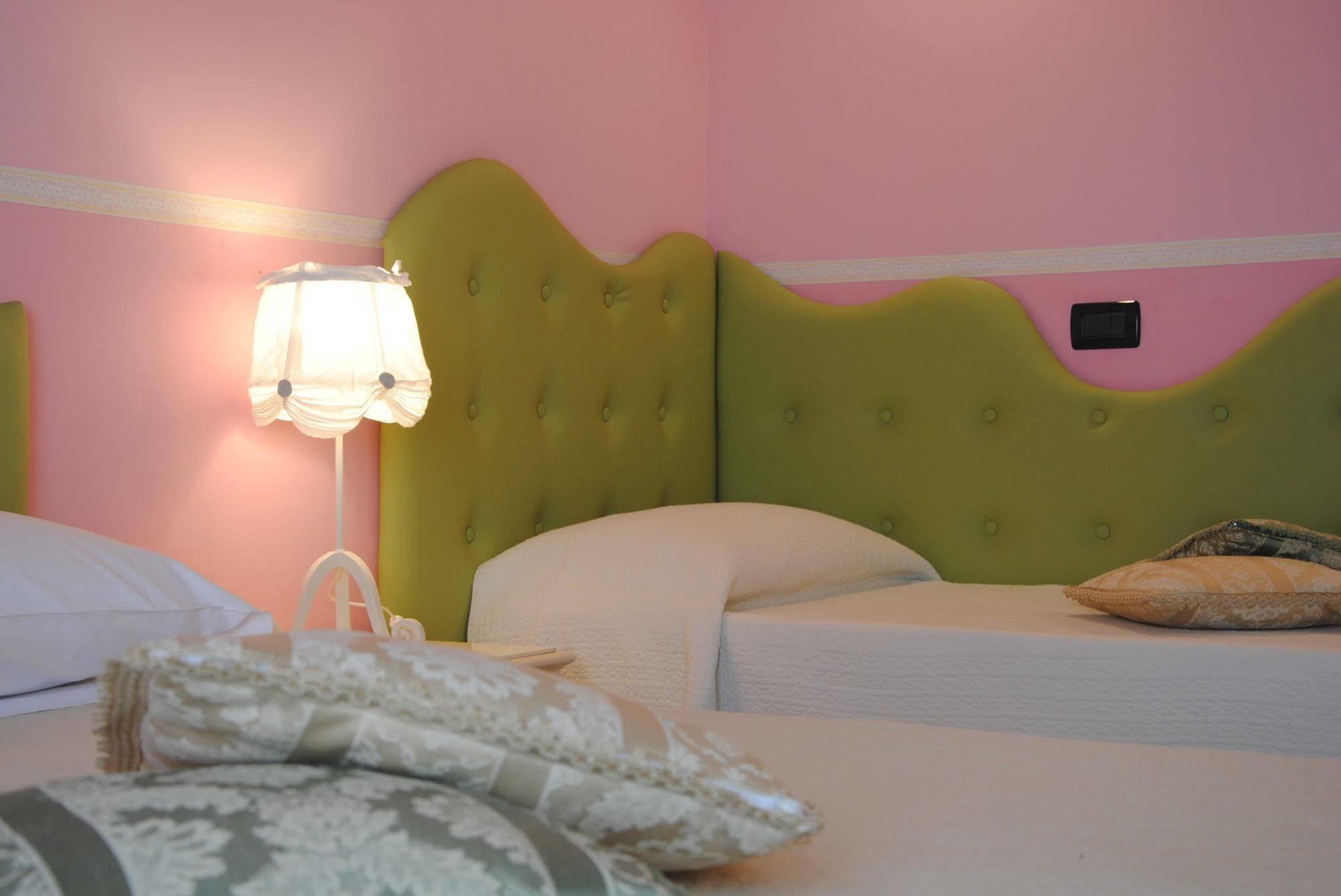 Flower Inn Ciampino Dış mekan fotoğraf